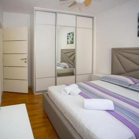 With A Parking Space - 20195 Apartment Makarska