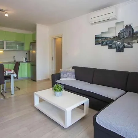 With A Parking Space - 20195 Apartment Makarska